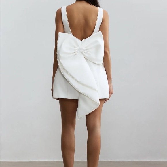 Bowknot Pearl Backless White Mini Dress - Picture 1 of 12